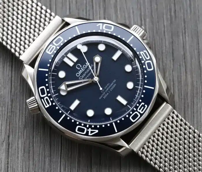 OmegaSeamasterDiver300MJamesBond60thAnniversary42mm210.30.42.20.03.002WatchVault02 2048x 1